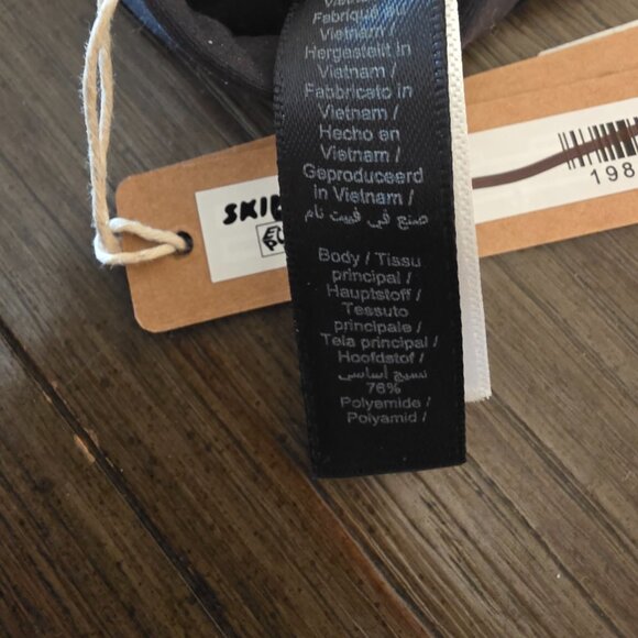 Skims Fits Everybody Scoop Neck Bralette Black NWT Med Deodorant Marks - Picture 14 of 16